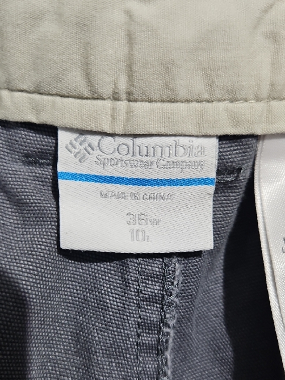 Columbia Men's Gray Flat Front Casual Shorts - Picture 9 of 10